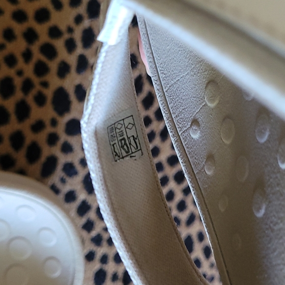 Vionic flip flops sandals size 8.5 or 9 - Picture 10 of 14